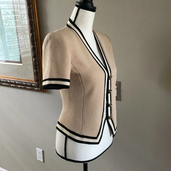 St. John Beige Short Sleeve Sweater luxury - Picture 15 of 16